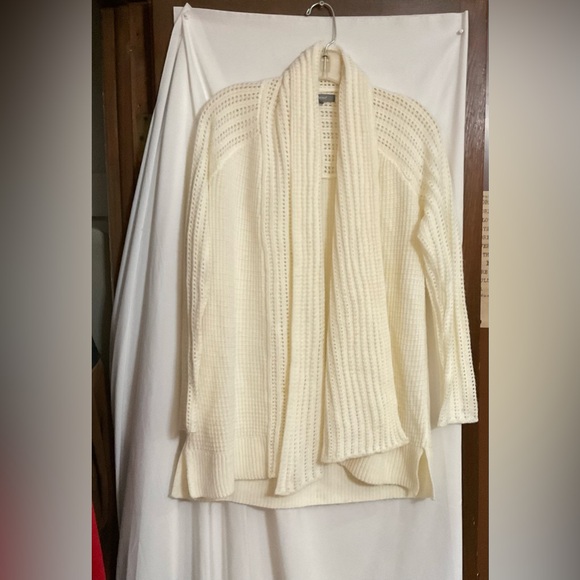 Daisy Fuentes: ladies long sleeves vanilla cream soft  knit cardigan sweater. - Picture 1 of 7